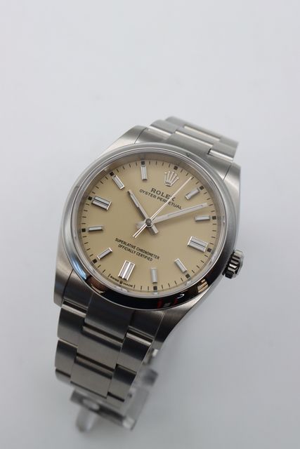 Rolex Oyster Perpetual 126000 Image 6